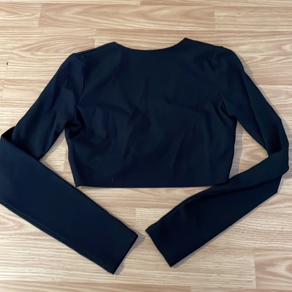 Adika Long sleeve ring crop top - Picture 5 of 5